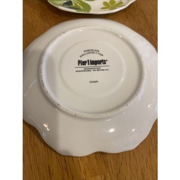 4 PIER 1 IMPORTS PORCELAIN WITH SCALLOP EDGE SAUCERS DIPPING DISHES 5.5 INCHES - Picture 7 of 8